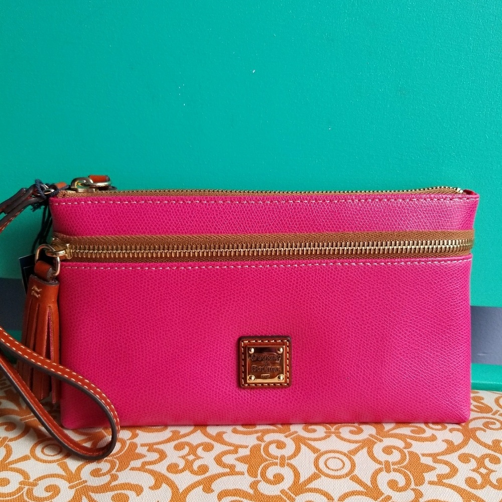 Dooney&Bourke wrislet pouch